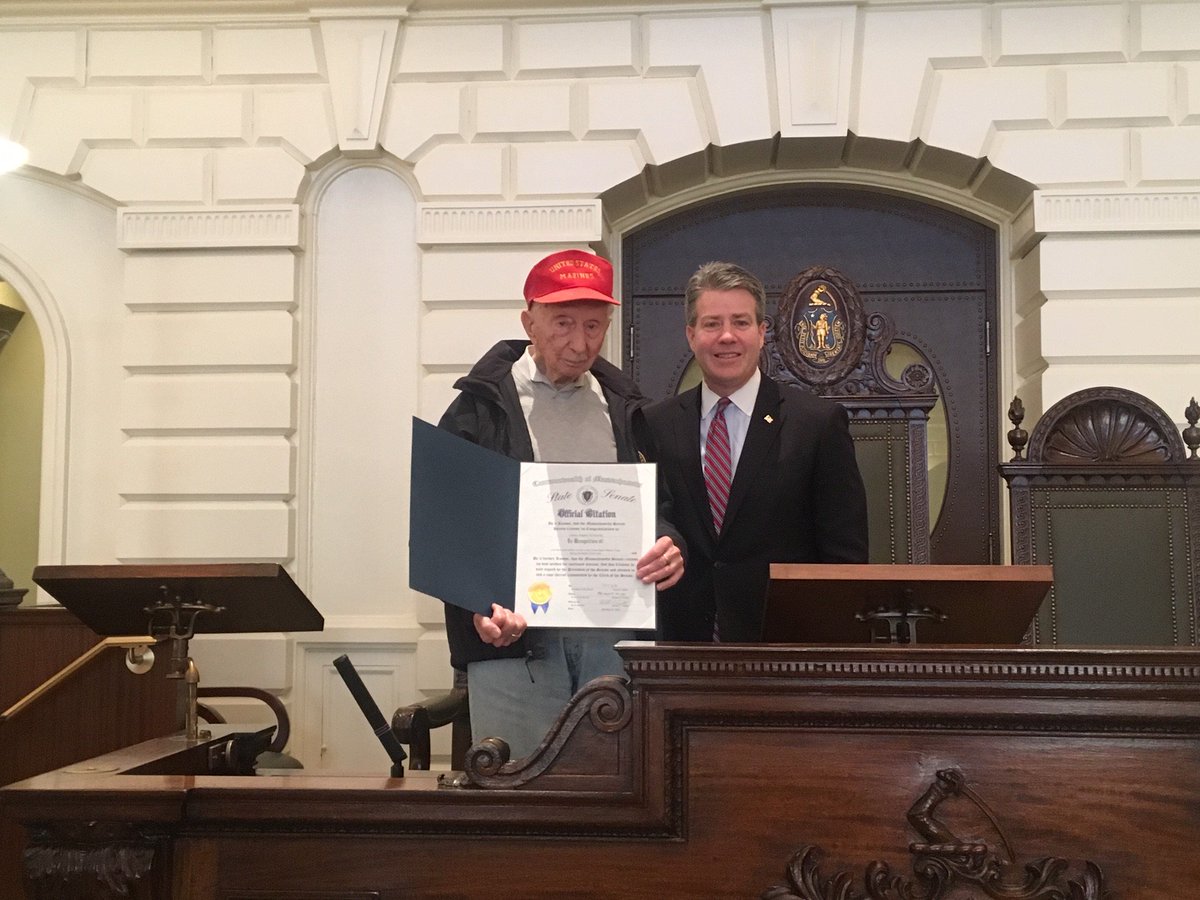 Senator Walter Timilty presents Gunnery Sergeant Joel Krensky of Milton with a Senate Citation recognizing his brave and selfless service in the USMC to his country during the Battle of Iwo Jima. 

@Leadership_One 
@WalterFTimilty
@MassDVS 
@Urena