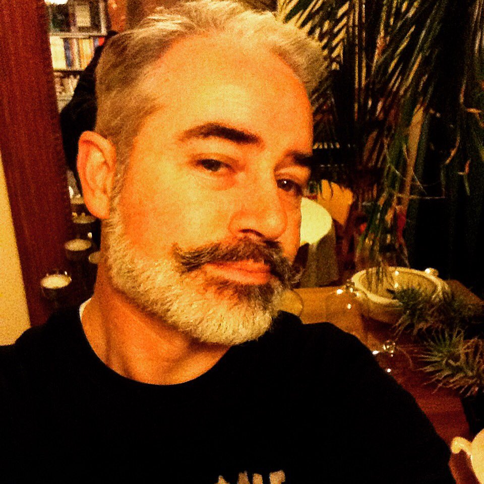 BrohanGilles's tweet photo. Et bien nouvelle photo de profil !! #pp #mustache #newcoupe https://t.co/x8BhDi2IdD