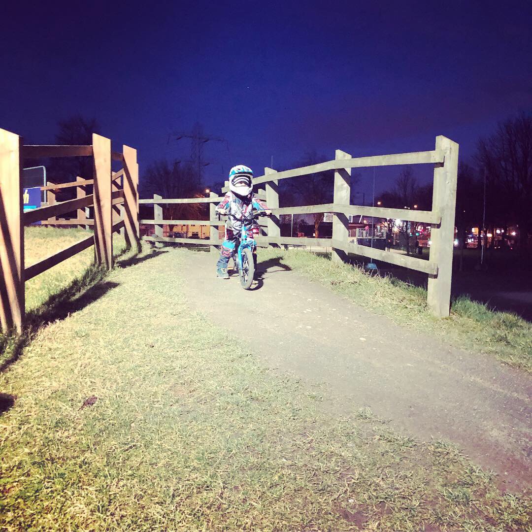 NatalieJD1206's tweet photo. I get the feeling this is how I will be spending many more evenings and weekends in the future. Amazing riding by our boy tonight 💙🚲#bmxboy https://t.co/Y9HCGCN1gy