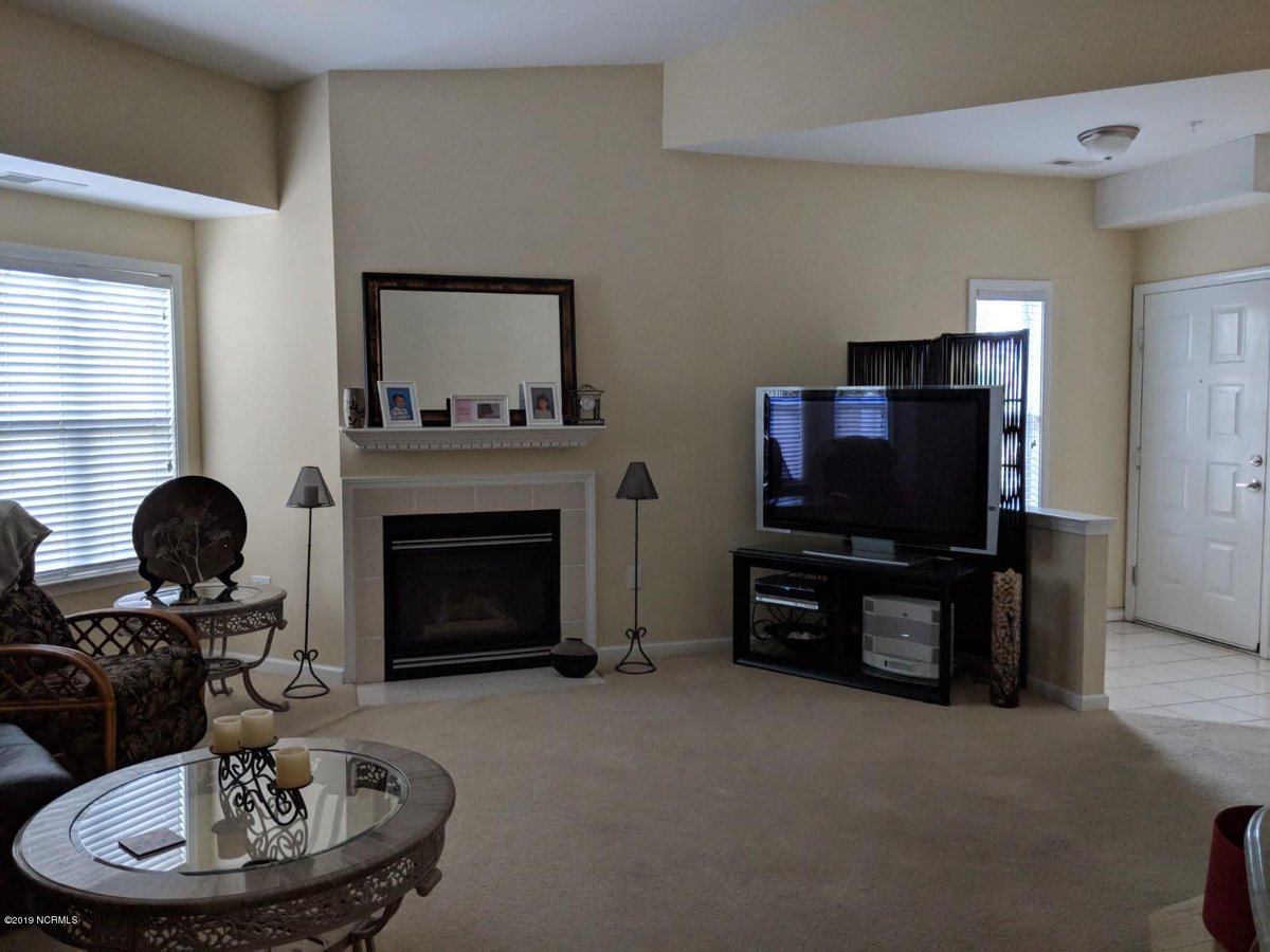 NetworkWilm's tweet photo. Beautiful &amp; meticulously maintained unit in Rivers Edge. 2 Bedroom, 2 Bathrooms, 1,400 square feet. This 2nd-floor end unit features an open floor plan with spacious living room and gas log fireplace. $152K
https://t.co/wjWtz3uZ8H https://t.co/3mXrbdf9iC