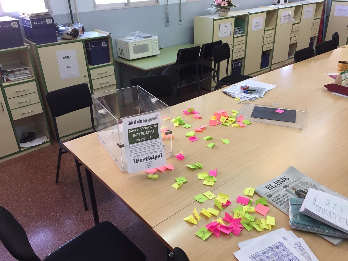 cepafuenla's tweet photo. El recuento de votos a todo color en la sala de Profes... y el !!!LOGO ganador!!! @cepafuenla #intercepas https://t.co/8Pv8Cd2ZMo