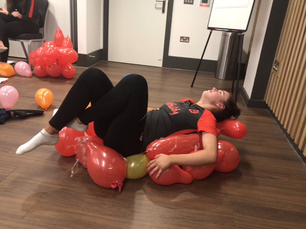LauraMc_TM's tweet image. Turns out @NetballU17 aren’t just good at netball 🏐🗑 .... they created these chairs using 2️⃣0️⃣ 🎈 and some tape!
#Creative #FuturesBright #TeamBuilding