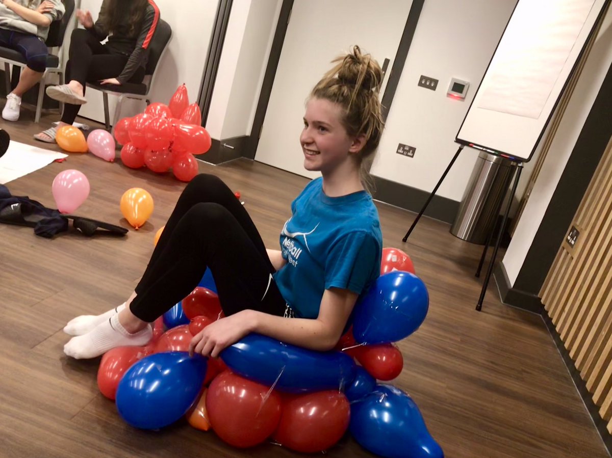 LauraMc_TM's tweet image. Turns out @NetballU17 aren’t just good at netball 🏐🗑 .... they created these chairs using 2️⃣0️⃣ 🎈 and some tape!
#Creative #FuturesBright #TeamBuilding
