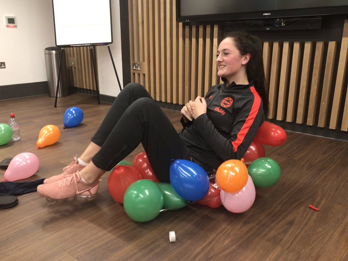 LauraMc_TM's tweet image. Turns out @NetballU17 aren’t just good at netball 🏐🗑 .... they created these chairs using 2️⃣0️⃣ 🎈 and some tape!
#Creative #FuturesBright #TeamBuilding