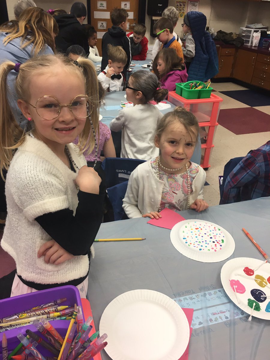 Kindergarteners worked with their second grade buddies to make a gumball machine containing 100 gumballs! Buddies used great strategies like counting by 5s and 10s to reach 100. Happy 100th day of school! #tatemtigerpride #100thday <a href="/MissHanrahanJFT/">Kassie Hanrahan</a> <a href="/MrsLampman/">Mrs. L.</a> <a href="/JFTatemES/">J. Fithian Tatem Elementary School</a>