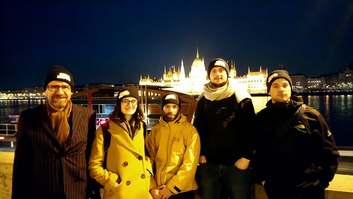 HONGRIE - J-1

C'est parti pour le Workshop #2 à Budapest! Après un départ de Lille à 5h du matin, nos équipiers visitent un peu la capitale Hongroise et fraternisent avant la première journée de rencontre avec les autres teams... Vivement demain!