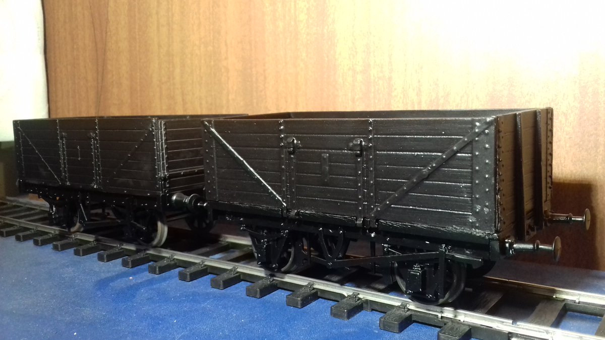 tomsmodelcorner's tweet photo. Two done. Three more to do until I get more spray paint :D :( #thomasthe7mmandfriends #ogauge #havetowait #trucks https://t.co/GP04BU99Ay
