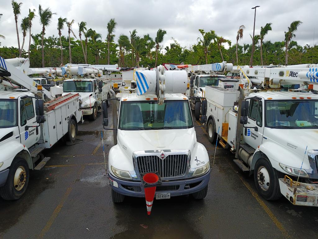 DominionEnergy's tweet photo. It's hard to believe it's been a year since a team of 82 Dominion Energy employees helped Puerto Rico in a massive 6-week restoration effort. We're thankful for these amazing employees! #PoweringPR #PoweringPuertoRico #EmployeeLove https://t.co/zut7AHIZZ3
