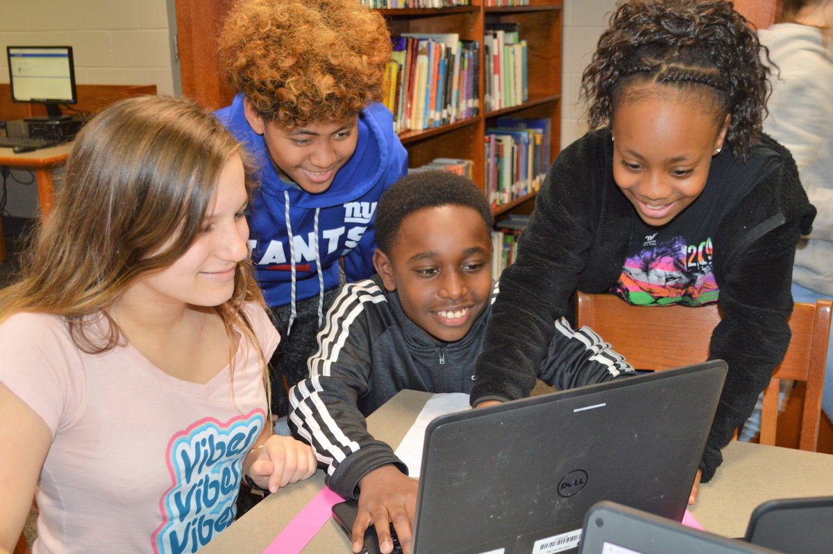 library4hcms's tweet image. A great class of searching Destiny and scanning for #BlackHistoryMonth information. Ms. King's class rocked and those who finished first helped their classmates. @HuntersCreekMS  #BHM #Libraryskills