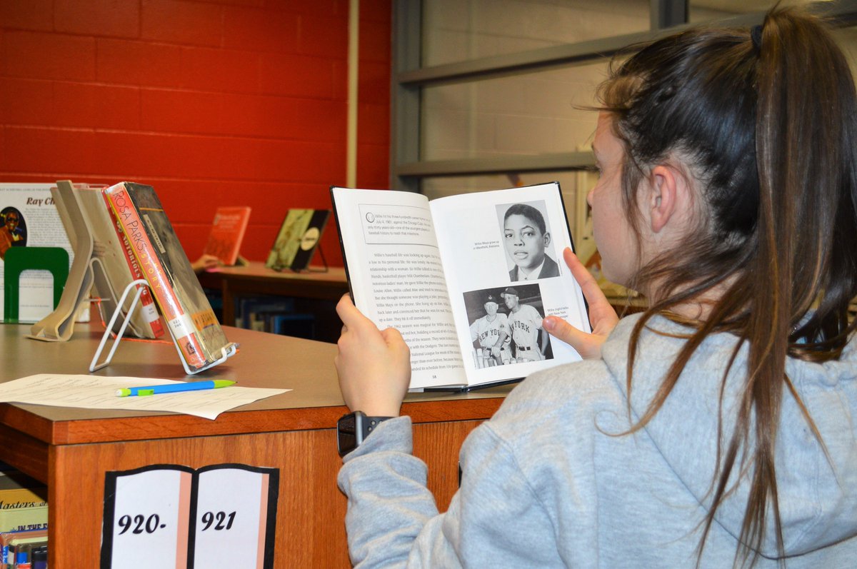 library4hcms's tweet image. A great class of searching Destiny and scanning for #BlackHistoryMonth information. Ms. King's class rocked and those who finished first helped their classmates. @HuntersCreekMS  #BHM #Libraryskills