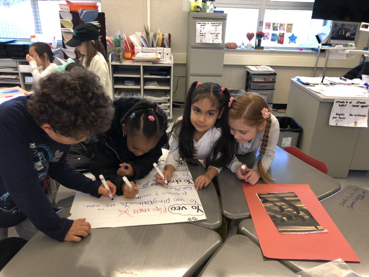 robles_larios's tweet photo. Students in First Grade TWDI, are scientists, observers, researchers! 🔭🔬📚 https://t.co/ZfQFZynUJe