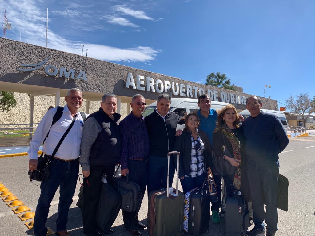 RicardoNavaro's tweet photo. Arribando al aeropuerto de Durango dónde se llevarán a cabo nuestra reuniones de Comité Ejecutivo, Consejo Directivo y Plenaria de Presidentes.
#HablemosyActuemosBienXMx https://t.co/YrR6kI3otN