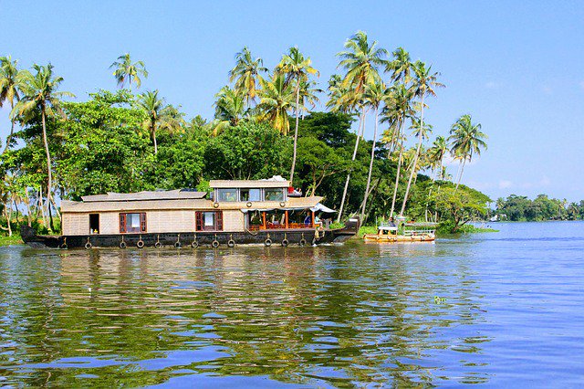 ImmersionIndia's tweet photo. Coastal state of Kerala is the first to receive seasonal rains. The southwest monsoon first hits the Western Ghats in the state & moves northward along the Western Ghats. #ThisIsUs #pieceofyourlovechallenge #TakeATuneToBreakfast #WhenIOverthink #SDLive #KofiMania #studyabroad https://t.co/rTXAtapLTx