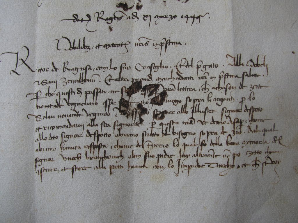 clublecturaCCSS's tweet photo. #DíaInternacionalDelGato 🐱📚
 
Un gato y su huella en la historia: en un manuscrito medieval resguardado en los archivos estatales de Dubrovnik, Croacia, un gato travieso del siglo XIV dejó sus huellas. https://t.co/QD3jqZqtHx
