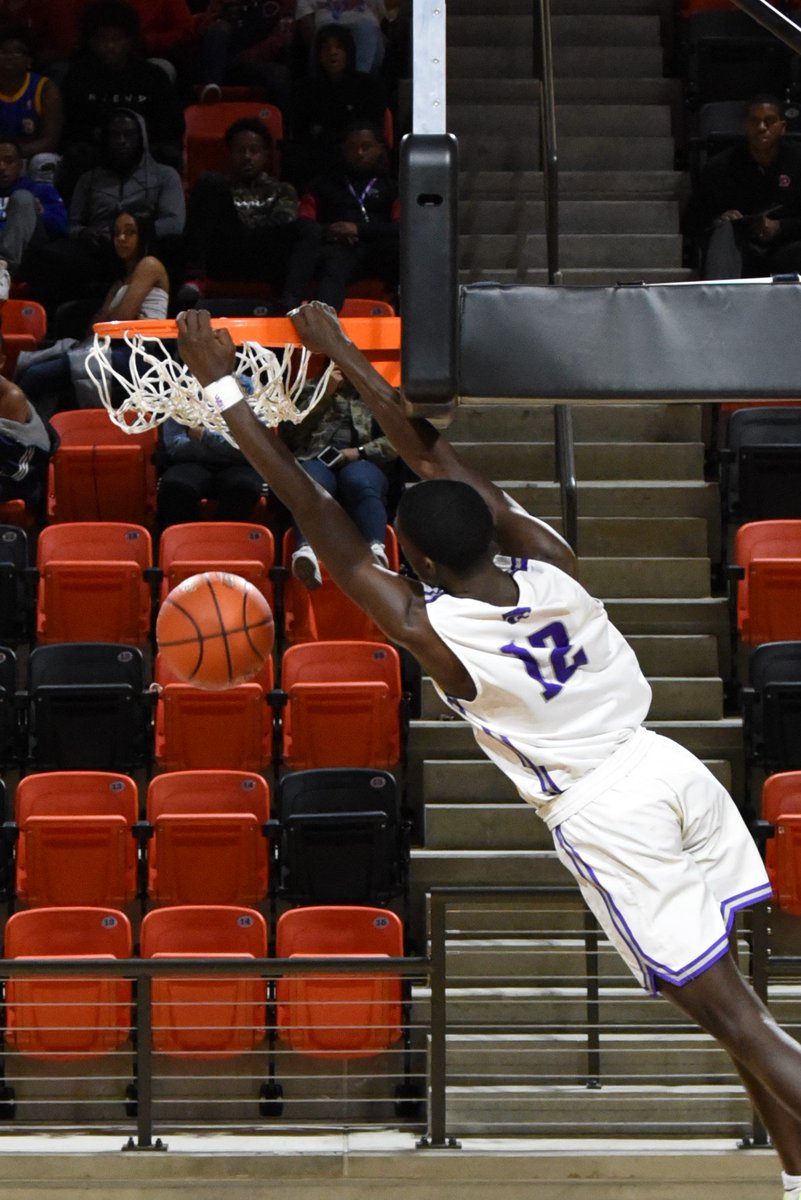 nlfunderburk's tweet photo. @Humblebball advances to the Area Round of the playoffs following last night's 67-60 victory over Beaumont West Brook Bruins. A great team win.
Wildcats will next face Pearland Dawson, first place finisher from 23-6A. 
Gathe, Miles, Williams, Lawson https://t.co/nUMOF6pj4I