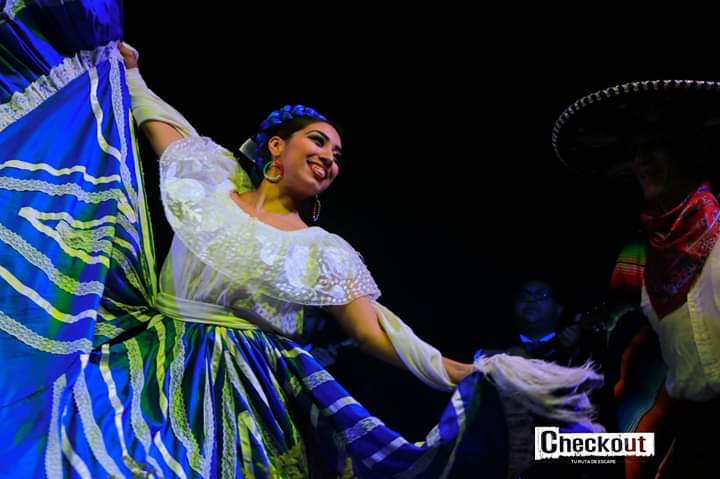 revistacheckout's tweet photo. vivir para bailar 
cuando gozas el baile más que la vida
Fotos por @zonaadictivaweb
#RevistaCheckOut #destinos
#bailesregionales #tradiciones #Photo #CDMX #vive #viaja #México #baileesvida #santacecilia #Destinos #Viajes #Turismo #dance #CheckOutTV 
#ZonaAdictiva #FelizMiércoles https://t.co/YFbyNaJS76