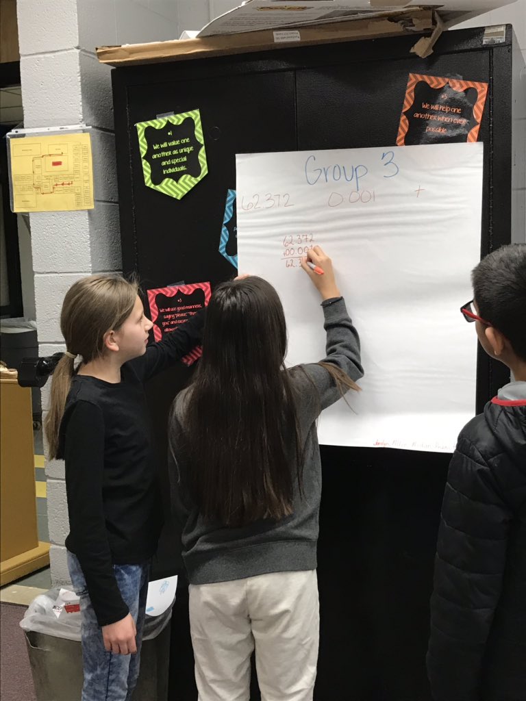 brittanie1101's tweet photo. Love watching my students be the teacher! #lovemyjob #engagedinmath @APSMissionES https://t.co/PE0stHGCzM