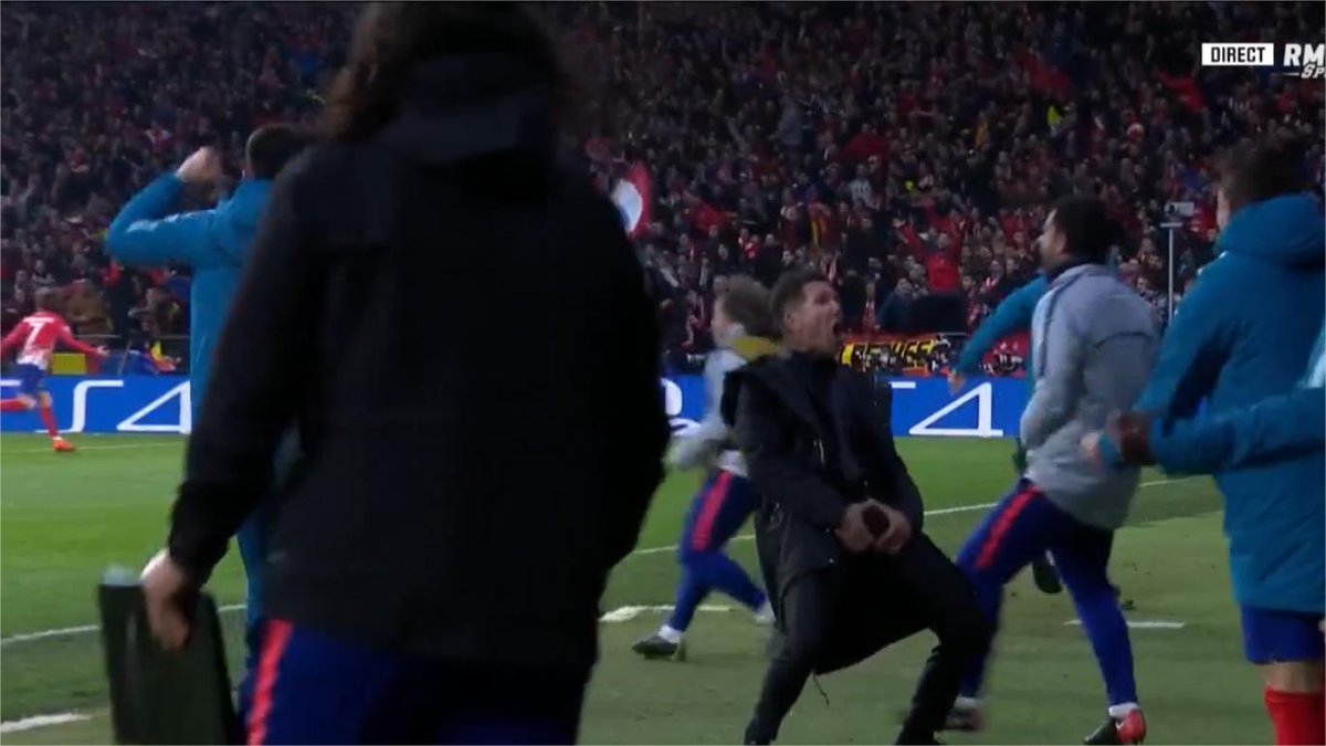 FDG_Officiel_'s tweet photo. FUMER LES INJUSTICES DE LA VAR ÇA FAIT BANDER 😏

#ATMJUV https://t.co/ZusgRjleSc