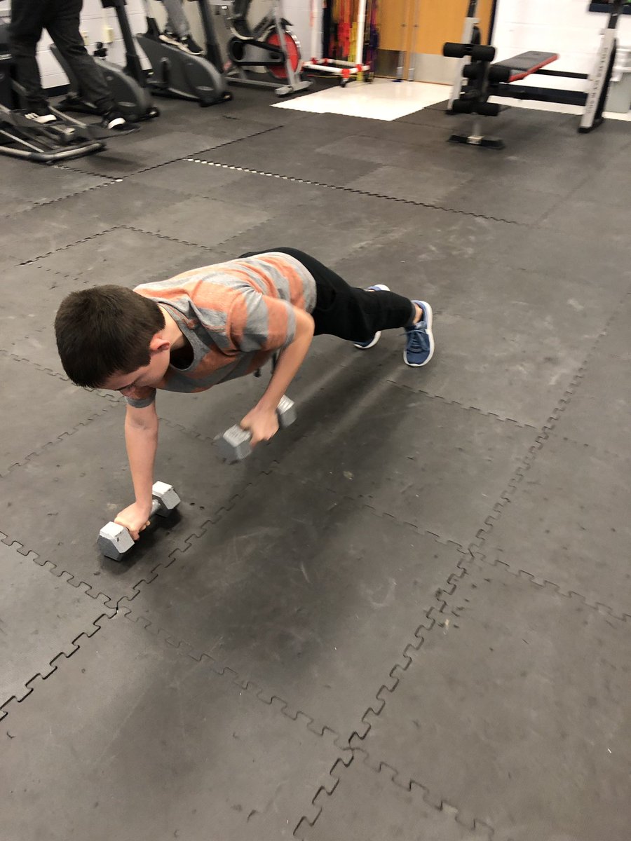 FMSEaglesPE's tweet photo. Movement of the week in fitness... ROW! 7th grade did a great job with DB rows and adding in more difficult modifications with renegade rows! 💪#EaglePride #WSDLearns #wsdfit https://t.co/4nha2CvGwA