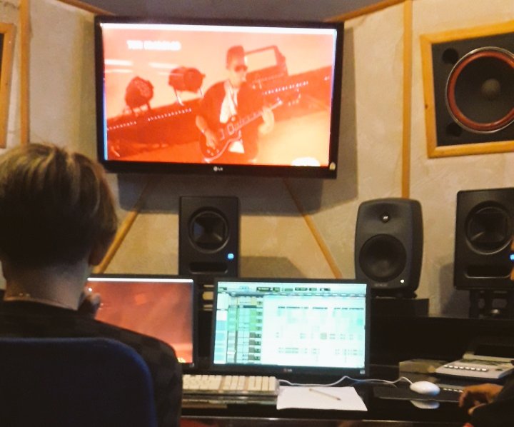 zummysripao's tweet photo. เอาล่ะ ขออีกสักพักหนึ่ง นานแต่ไม่นานมาก😁
#ClashAwakeConcert
#clashrockband https://t.co/VQAFcnFkE6