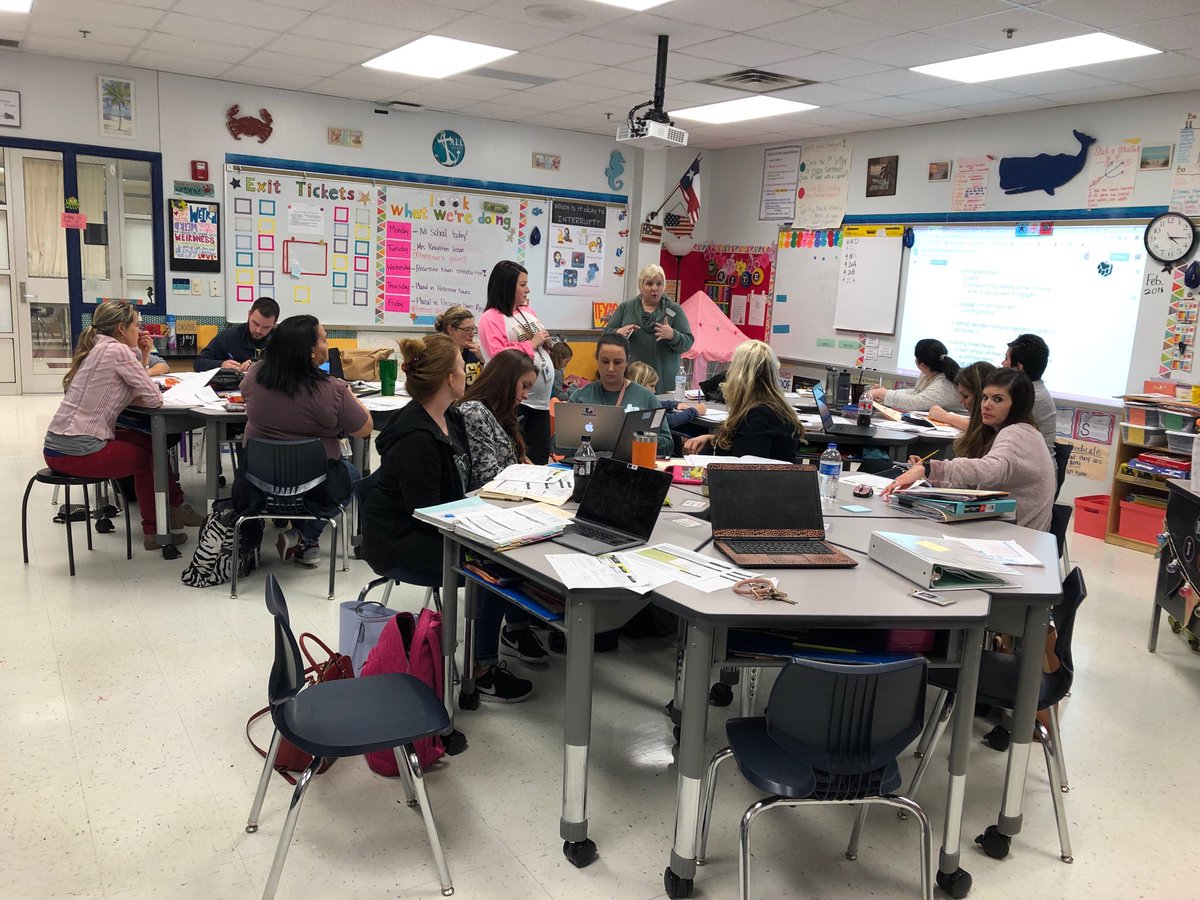 What a committed group of teachers and principals studying writing and designing engaging lessons!  #ILo eThesePeople #4thGradeTeaxhersAreAmazing