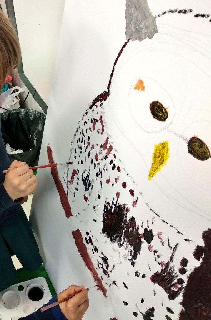 teachermanuela's tweet photo. #dragons are little but great artists!!! They are fine painters! Look at this!!! #4yrsA #indiansproject #wildowl @nazahbst @HBSTORREJON https://t.co/Z19MJiGHT4