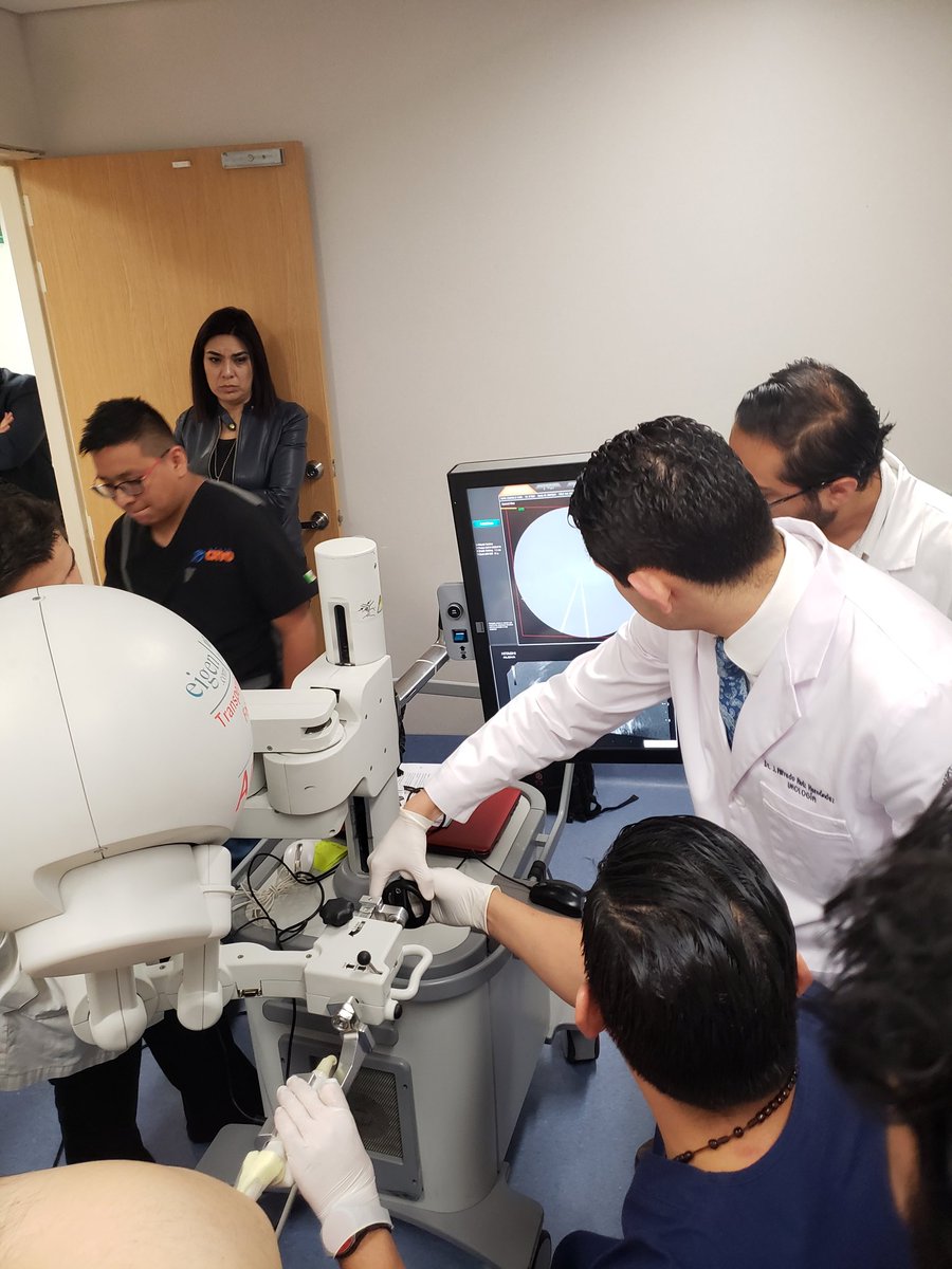 Gran experiencia la de hoy haciendo biopsias por fusión de RMN y US usando equipo Artemis. Gracias a los doctores <a href="/cristobalmd02/">Dr Cristobal Diaz•Urólogo</a> y @ALF_ocelopilli. Nuestra sede es también su casa. #UroGea #UroHCM