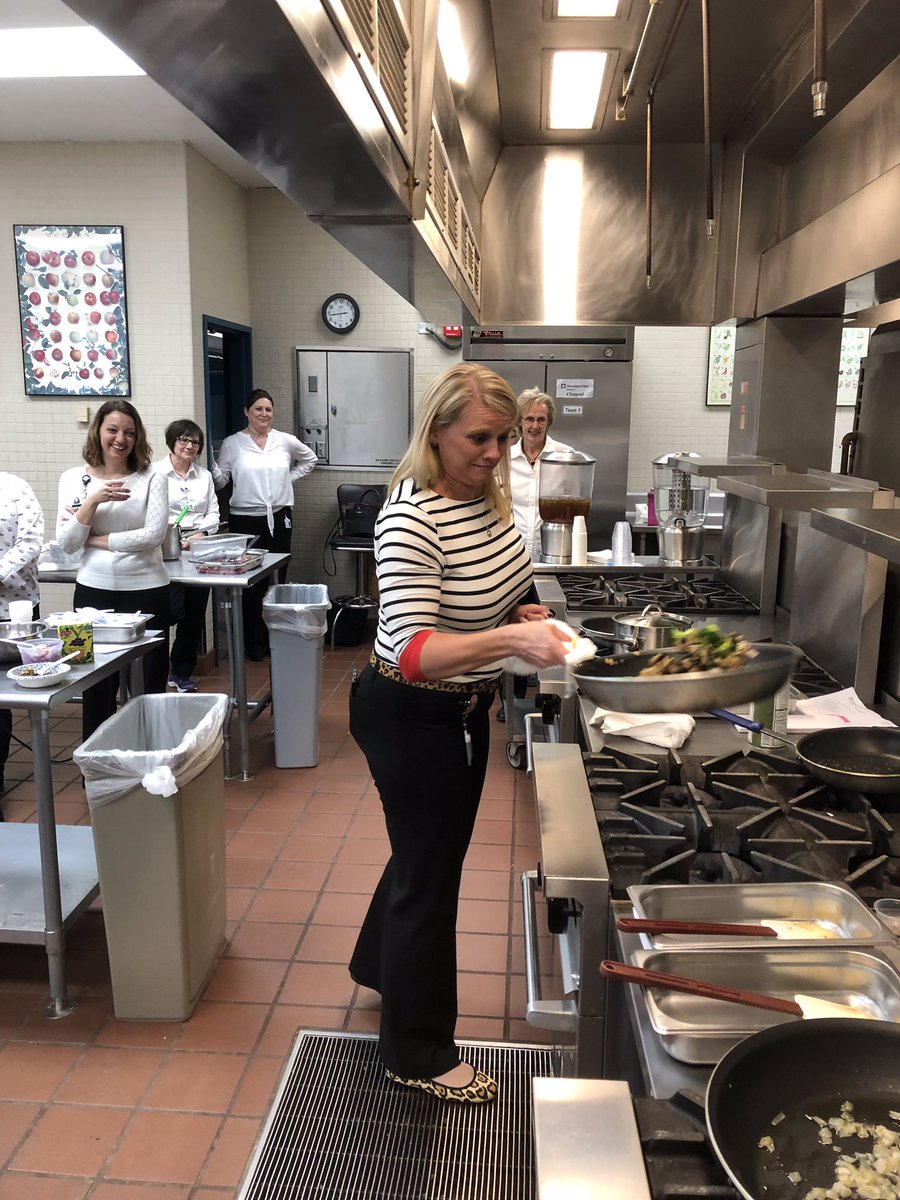 ChefJim_Perko's tweet photo. Bravo to @kkellyhancock and #Clevelandclinic nursing leadership for embracing #culinarymedicine! Thank you to Dr. Mladen Golubic for his unwavering commitment to culinary and #lifestylemedicine https://t.co/LS6ZHExX76