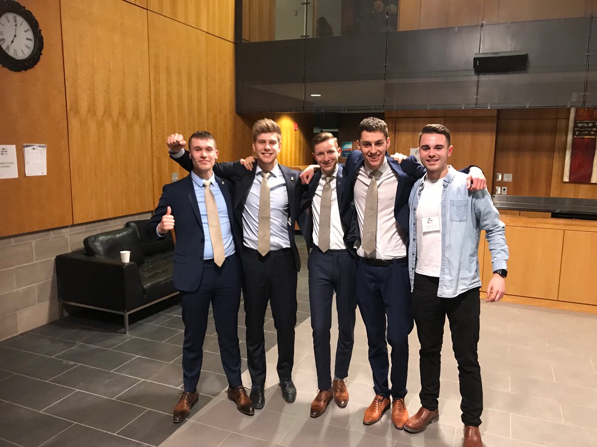 ronbormans1's tweet image. Team @hsrotterdam wint van favoriet @nibscase ondanks dat de presentatie het zonder slides moest doen ..... #computercrash #proud