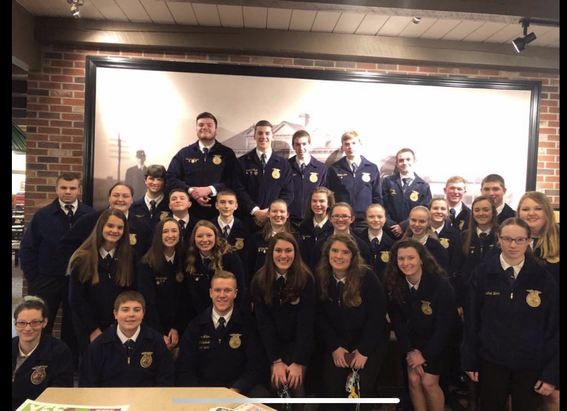MeaganSmyers's tweet photo. Can you spot the NHS #GiffordPinchotFFA members that took the initiative to attend meet the state officer night at Hoss’s on their own time? @DearOldNorthern #JustOne #FFAWeek #FFAWeek19 https://t.co/Fc2OPJogsF