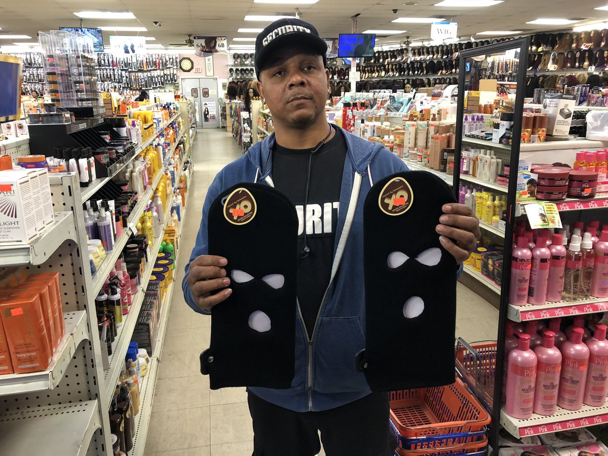 TrulyProgressiv's tweet image. Lookner warns... LIVE NOW,
THINGS Are NOT #LookingGood for the #SmollettBrothers?

They may be Facing '#FalseReporting' #Charges.

Pic: Store Rep Showing the kind of #SkiMASKS the bros bought, apparently just #Before the "#assault"?

Via @AgendaFreeTV
youtu.be/o1YeDvHq-7Y