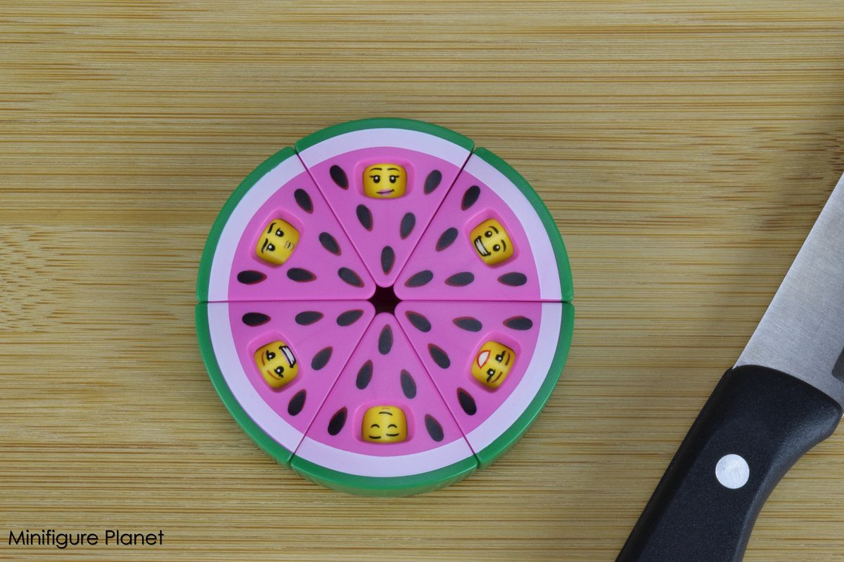 MinifigureP's tweet photo. Fresh from the orchard! 😋
#lego_photography #toy_photography #watermelon #lego_faces https://t.co/2KgwoDbpuJ