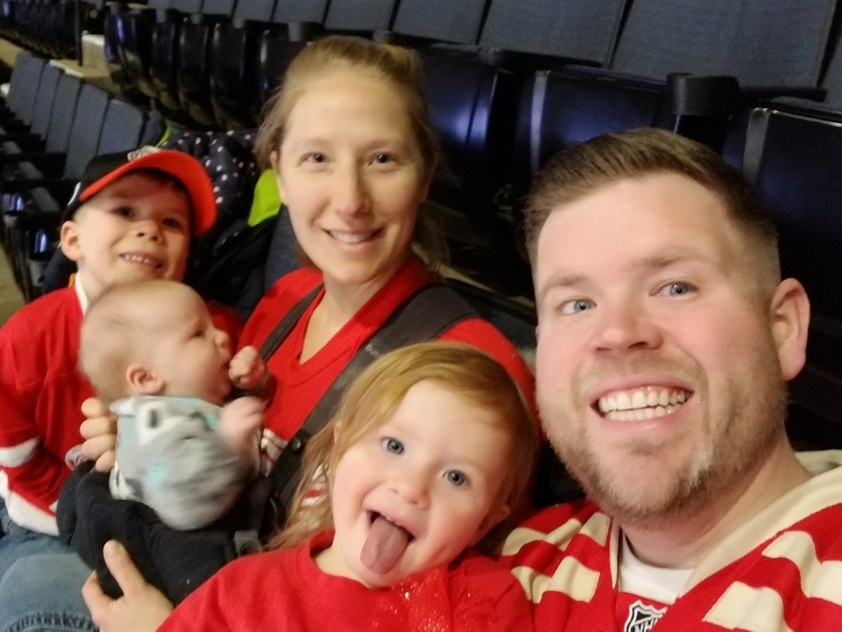 jemacken's tweet photo. The @griffinshockey keep winning and #WinningWednesday and the MacKenzies keep coming! #GoGRG #gogriffins #freezeronfulton #ahlhockey #hockeyfam #schoolnight #Griffins https://t.co/0OIAYTLvEg