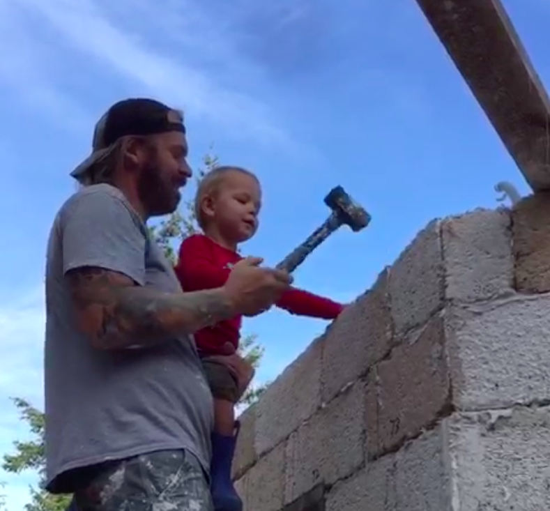 justbiofiber's tweet photo. When you are an expert at building blocks and Dad brings you to work to show him how it's done... #JBF #HempBlocks #Greentech #cleantech #renewable #Green #HappyHumpDay https://t.co/fle8YBvUaM