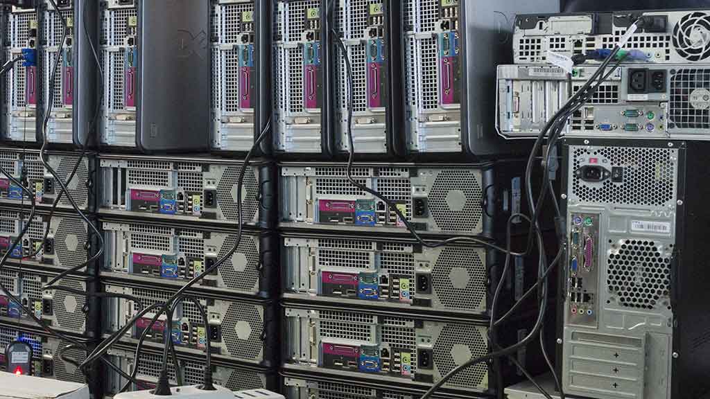 Серверная комната. Old server. Серверное программирование. Old servers. Серверная комната оборудование.