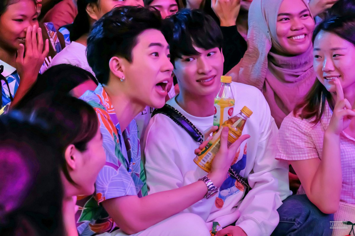 Samornsee_KANG's tweet photo. รักพี่เค้ามากเลยใช่มั้ยลูกกกกก 💚 #ออฟกัน #โออิชิรถสุดฮิพทริปสุดโอ #โออิชิรถสุดฮิพทริปสุดโอxoffgun https://t.co/3BHz65xxTb
