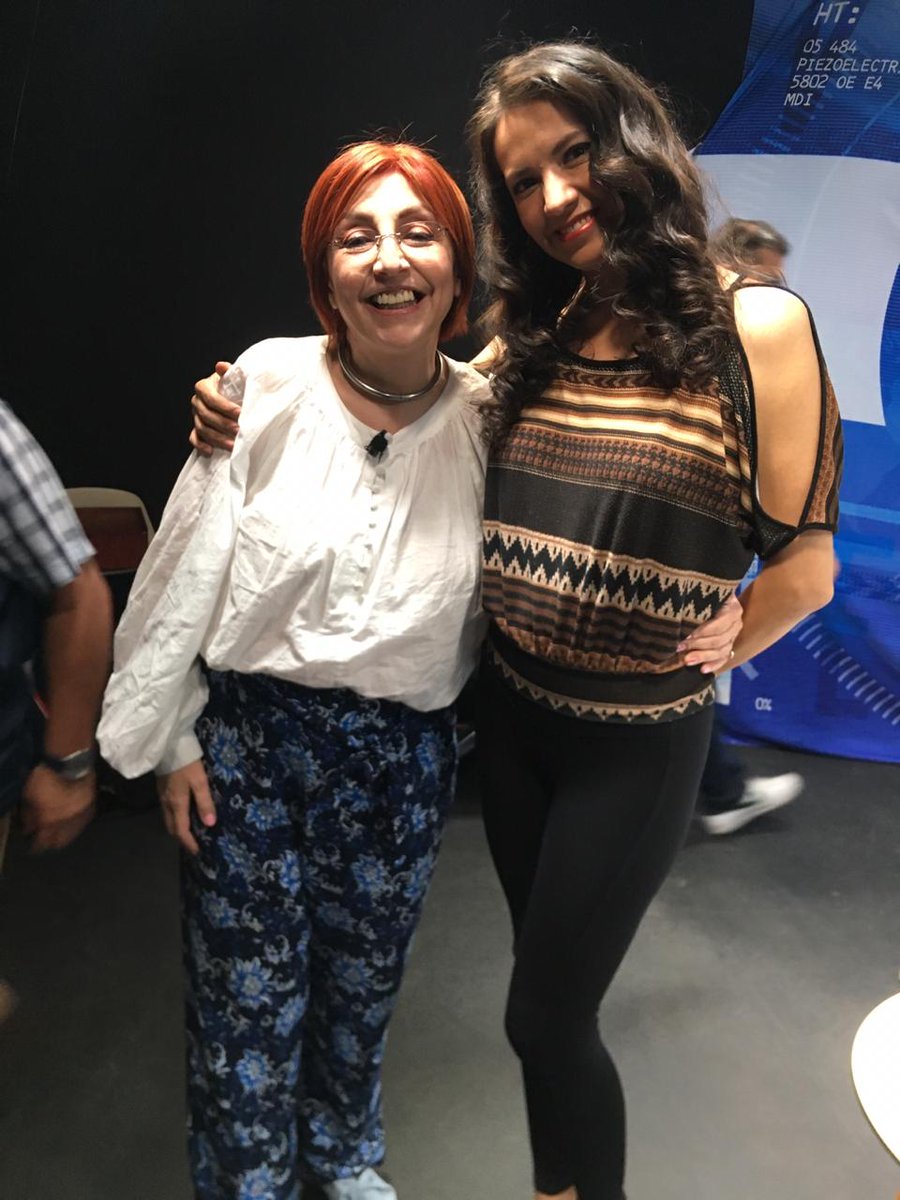 isabelmezartist's tweet photo. En la entrevista de esta tarde en #Acustiktv, gracias @TapiaFernanda por darme un espacio en tu programa y ser una mujer tan generosa y bella!
@MimiCarrilloRP1 gracias por el apoyo. https://t.co/N6wE6OLX8Z