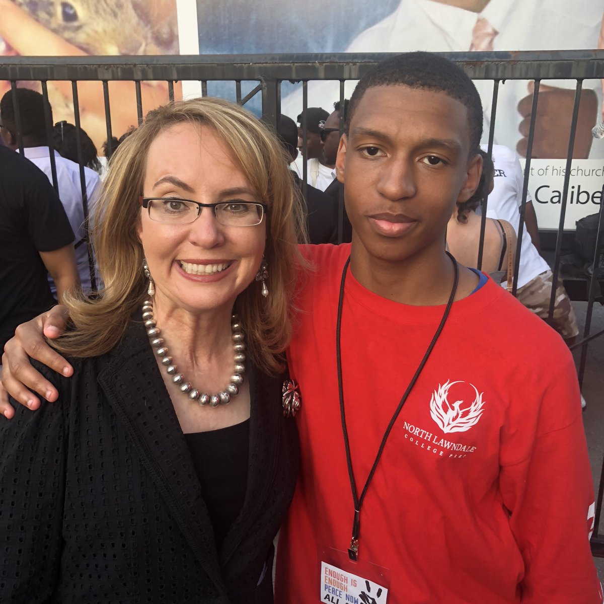 GabbyGiffords's tweet image. Last summer I met @KobeyLofton in Chicago. He’s 16 and already a leader in the fight for gun safety. His family moved to Aurora, Illinois to be safer from gun violence—only to see it follow them there last Friday. Please read this inspiring piece by Kobey: medium.com/@kobeylofton/t…