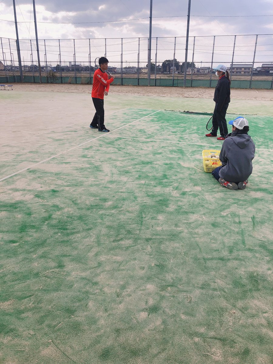 GSGUSoftTennis's tweet photo. 新入生のみなさんこんにちは！！
新入生の方から練習の雰囲気について質問がありました！
大会が近いときは真剣にみんなで意見をいいながら行ってます！！普段の練習は楽しくテニスすることを目標に練習してます！！テニスが得意な人もそうでない人も楽しんでテニスができます！ https://t.co/5J4hM8l4Bj