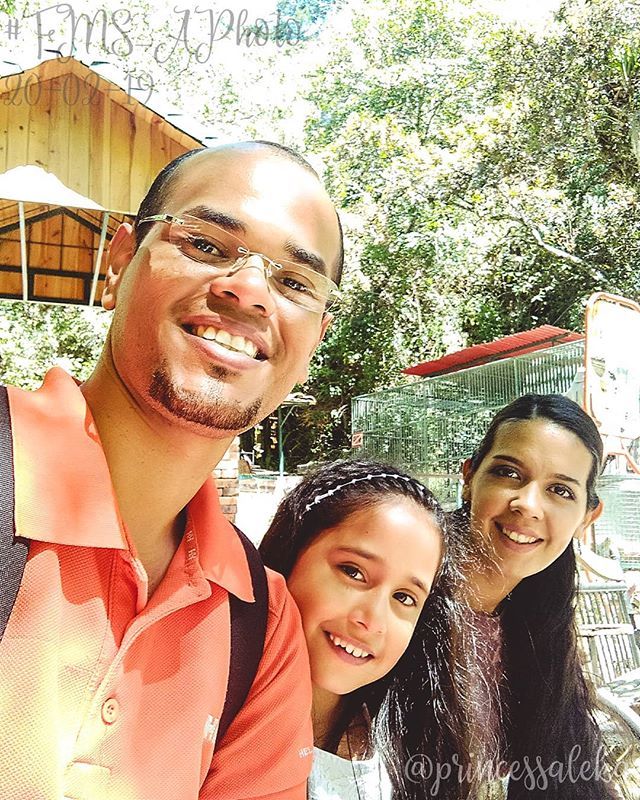 Princess_Aleka's tweet image. [51/365] Día 20. Una foto: Con mis personas favoritas. • (Day 20. A photo: With my favorite people.) • • •
#FMSPAD #FMSPhotoADay @fmsphotoaday #FMSPhotoADayFeb #FMS_APhoto #PhotoADayChallenge #365DaysOfPhotos #LittleMomentsApp #BFYT #VzlaXLike #UnaFo… bit.ly/2Njqdrq