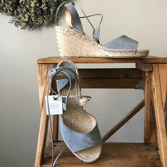 Turquoi's tweet photo. So good I had to share! Check out all the items I'm loving on @Poshmarkapp #poshmark #fashion #style #shopmycloset #lululemonathletica #loft: https://t.co/mUJg7gEySP https://t.co/EwibgpGrUS