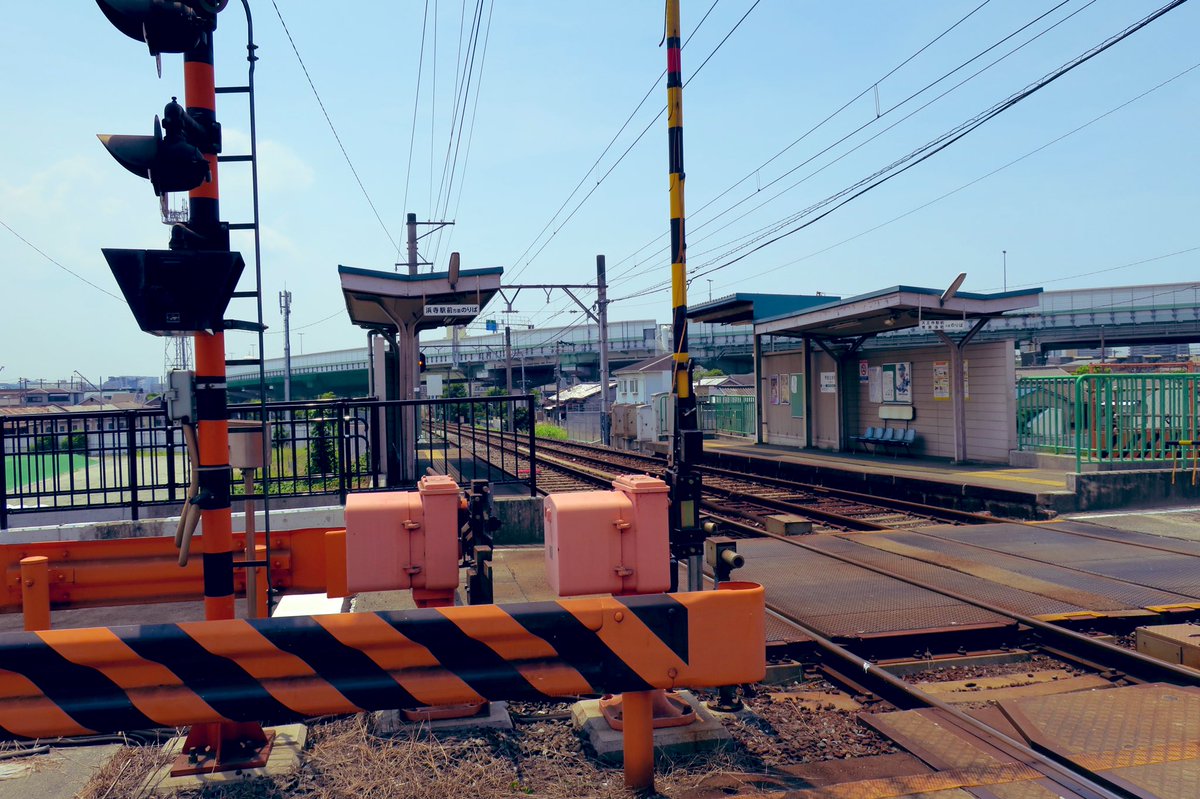 鉄道ネタでもう一つあるんですけど
3話のこのショットのために真夏のクッソ暑い日に大和川駅降りて日陰ないとこ歩きながら写真撮ったんですけど真夏の阪堺電車めちゃめちゃエモくてよかったです 