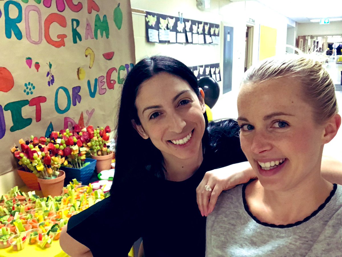 Ms__M__Woodruff's tweet photo. Kindergarten Open House was a success. Dream Team serving up healthy snacks to our future Eagles π¦
. @nmuoio @EaglesPs @gecdsbpro #snackprogram #teamwork #happyteachers https://t.co/VFVyaOM2Ol