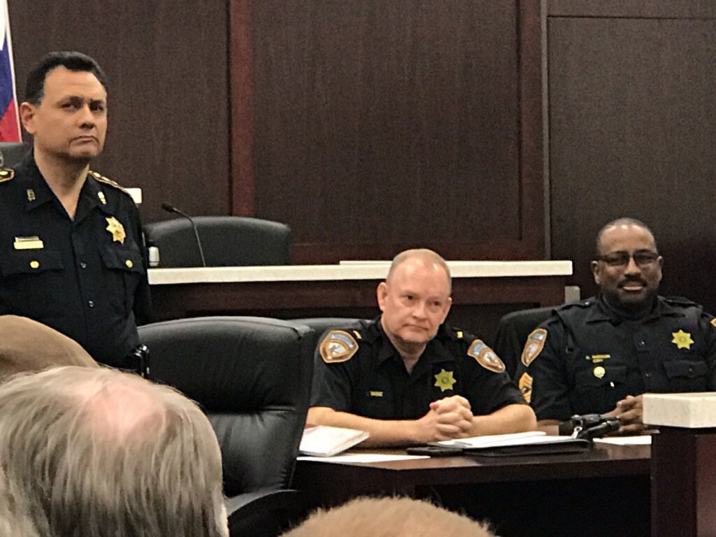 CIRT at a District 3 Security Coordinators meeting. Guest speaker is Lieutenant D. Wine, the Commander of the CIRT / HOT / Graffiti Abatement Units, giving a presentation on the services provided by those units. @SheriffEd_HCSO @houstonpolice
KH