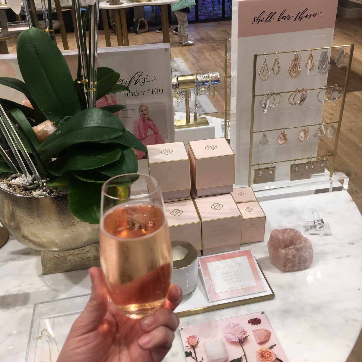 AllisonNJacques's tweet photo. Did you know @KendraScott has a #happyhour?  Sip and shop!  @do512 @CultureMapATX @VisitAustinTX @SouthCongress https://t.co/mLUzXXum4S