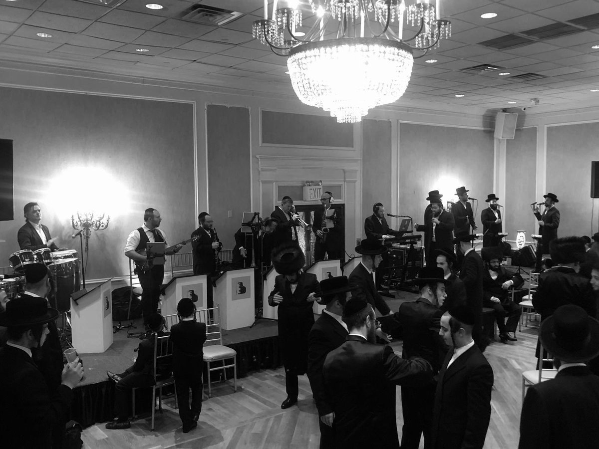 Great shots from the wedding last night! #SheerVocalTalent 🎤 

<a href="/ABerko/">Amponsah Berko</a> <a href="/TheShiraChoir/">Shira Choir</a> <a href="/breuerchesky/">Chesky Breuer</a> <a href="/Hershyw/">Hershy Weinberger</a> <a href="/sheaberko/">Shea Berko</a>
