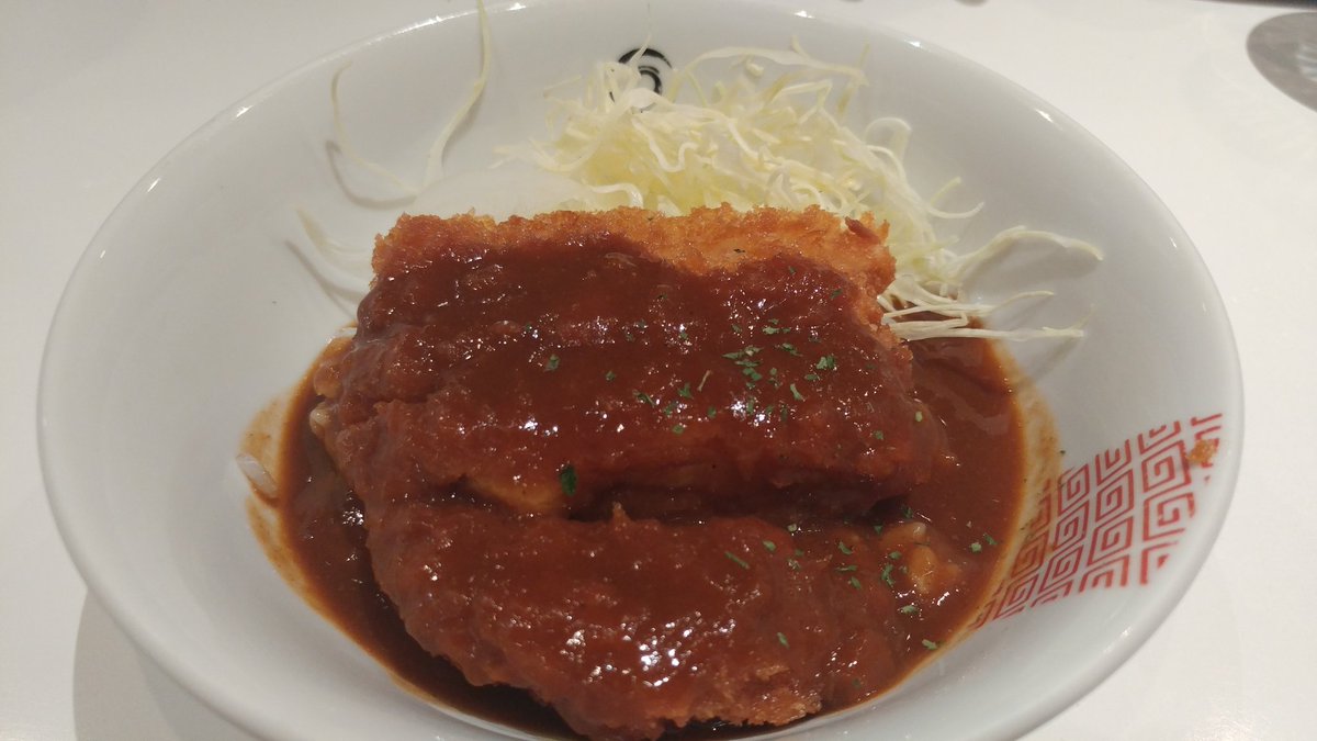しか Sc77 岡山駅で途中下車して 岡山ラーメン 麺屋匠 にて早めのランチ メニュー見ると 岡山名物 の デミカツ丼 が有ったので思わずセットで注文 たくみラーメン は魚介豚骨ストレート麺 デミカツ丼ははじめて食べたけど イケますね