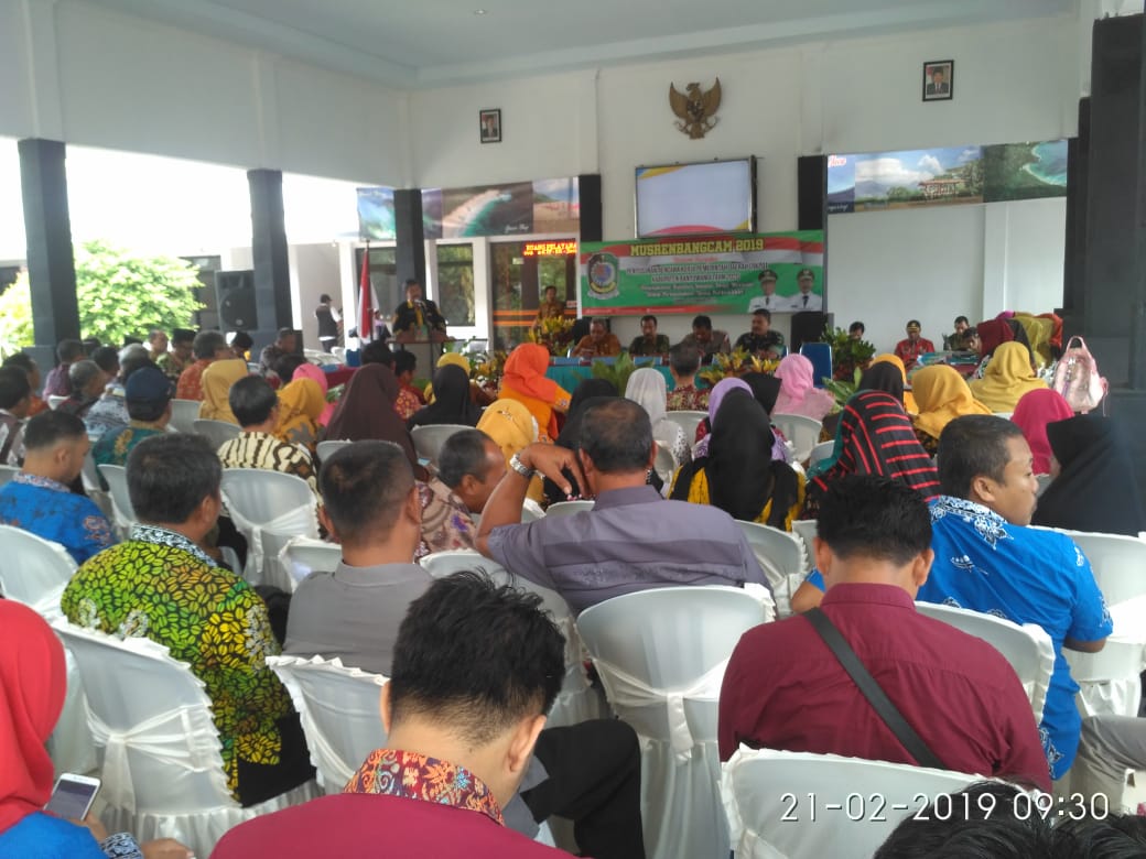 Kegiatan MUSRENBANG RKPD Di Kecamatan Srono
Penyusunan RKPD Kabupaten Banyuwangi Tahun 2019 Peningkatan Kualitas Sumberdaya Manusia Untuk Pertumbuhan Yang Berkeadilan
<a href="/AzwarAnas_A3/">Abdullah Azwar Anas</a> <a href="/Kec_Sronobwi/">Kecamatan Srono</a> <a href="/Pemkab_BWI/">Pemkab Banyuwangi</a> <a href="/be_bappwangi/">Ekonomi Bappeda BWI</a>
