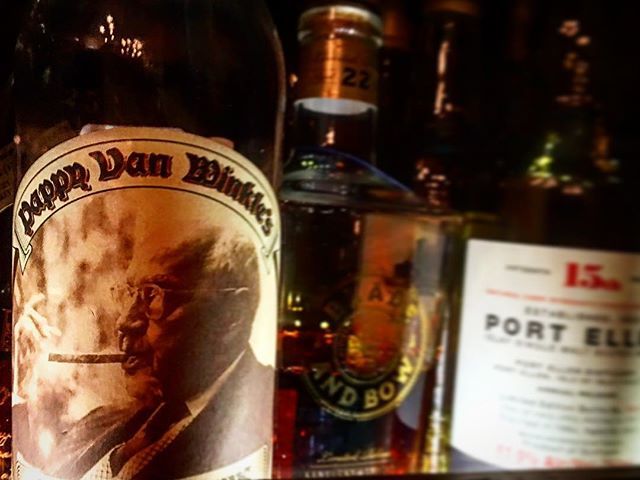 jollyrogervin's tweet photo. Why is Pappy so hard to get in Oregon? 🥃🙌
.
.
.
.
.
#pappyvanwinkle #whiskey #whiskeylover #pappy #vanwinklebourbon https://t.co/eAfHRsK2PK