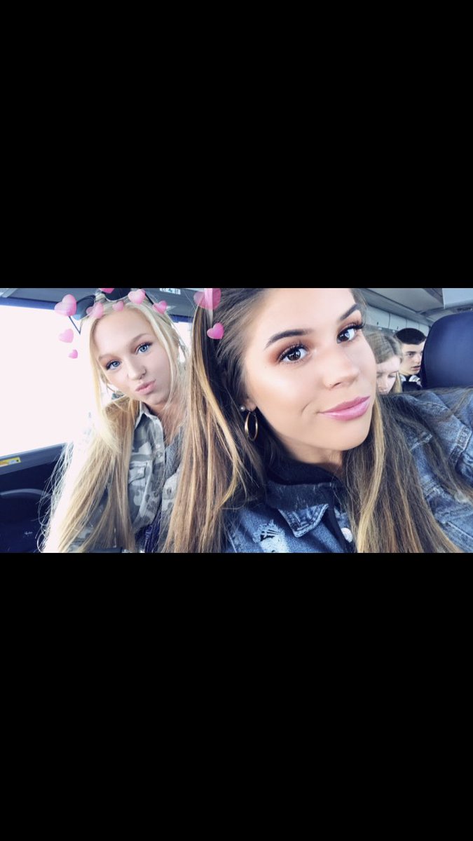 lindseykwalkerr's tweet photo. happy birthday to this pretty girl!! hope your day was great😊 im so happy to be friends with such a kind, caring and funny gal💛💛love ya @jessie_link2 https://t.co/zNxwWnJ31l